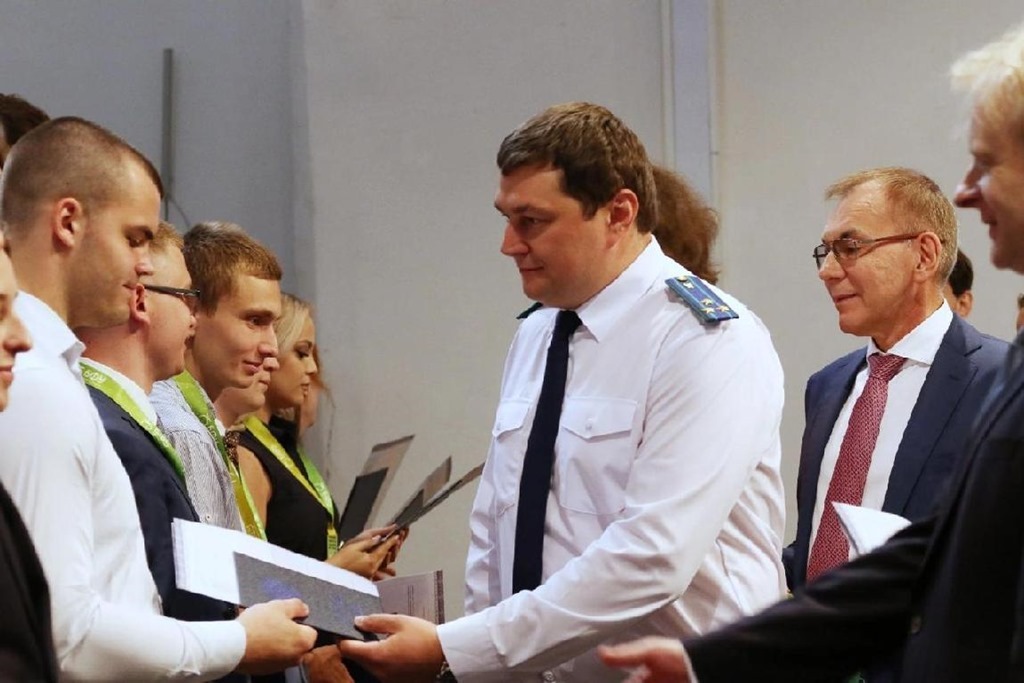 Первый зампрокурора Калининградской области принял участие в церемонии вручения дипломов будущим юристам