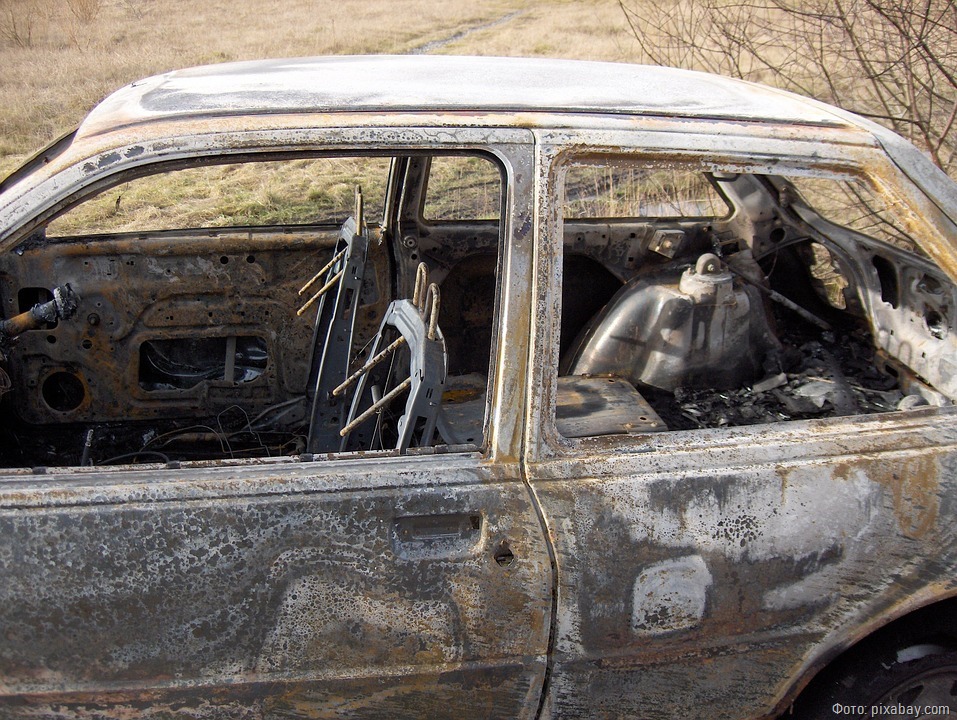 В Калининграде сгорел «Фольксваген Поло» и обгорела «Хонда Аккорд»