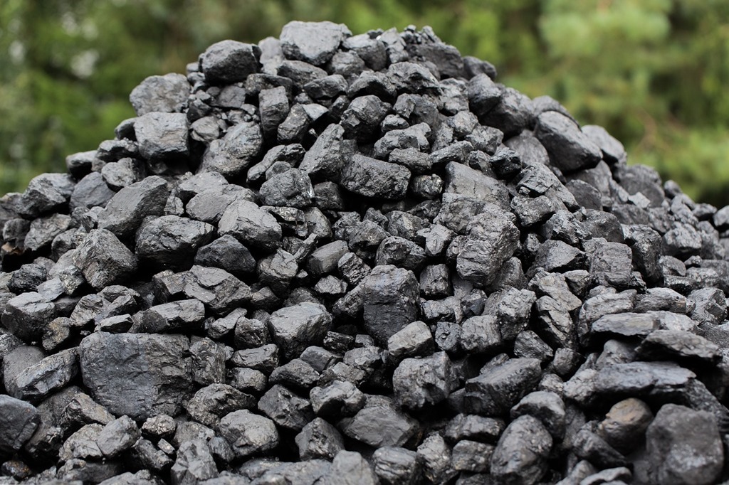 Алиханов поручил заключить долгосрочные контракты с поставщиками угля