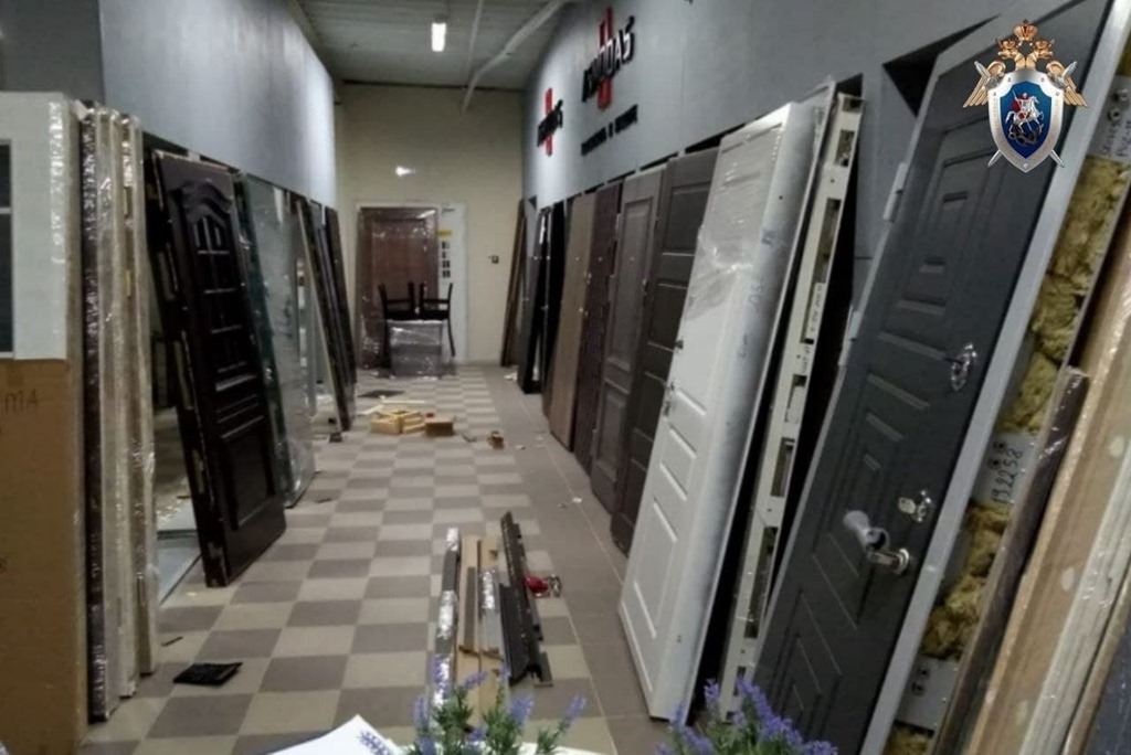 Финдиректор мебельного магазина осуждён за падение 120-килограммовой двери на трёхлетнюю калининградку