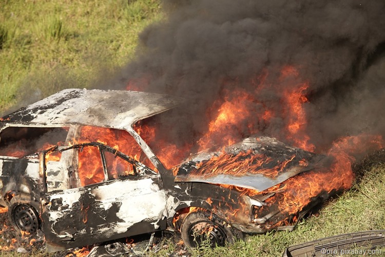 Полиция проводит проверку по факту 10 сгоревших автомобилей в Калининграде