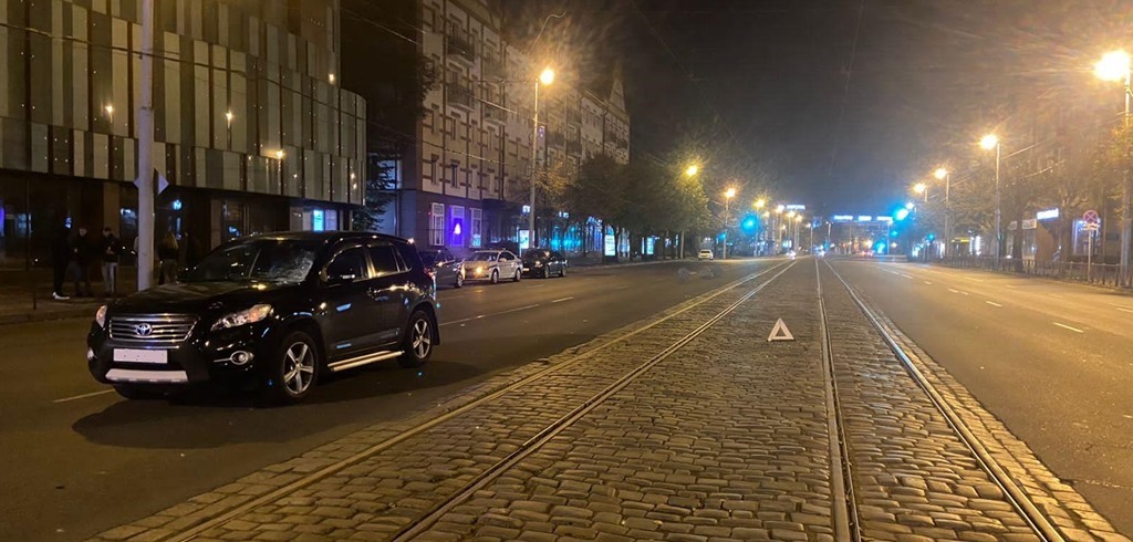 Возбуждено уголовное дело в отношении водителя, сбившего мужчину в центре Калининграда