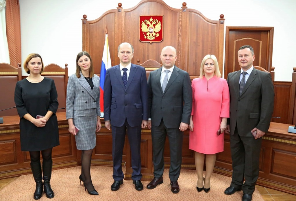 В Калининграде вручили удостоверения федеральным судьям