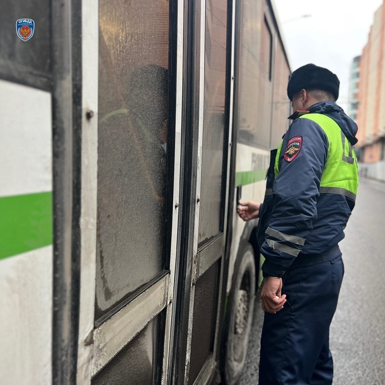 Сотрудники Госавтоинспекции проверили более сотни автобусов общественного транспорта Калининграда
