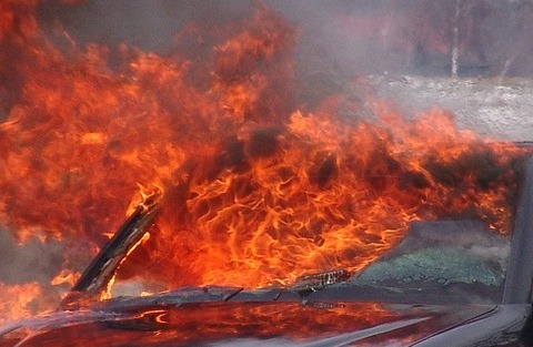 В Калининграде на Киевской улице сгорел “Фольксваген Пассат”