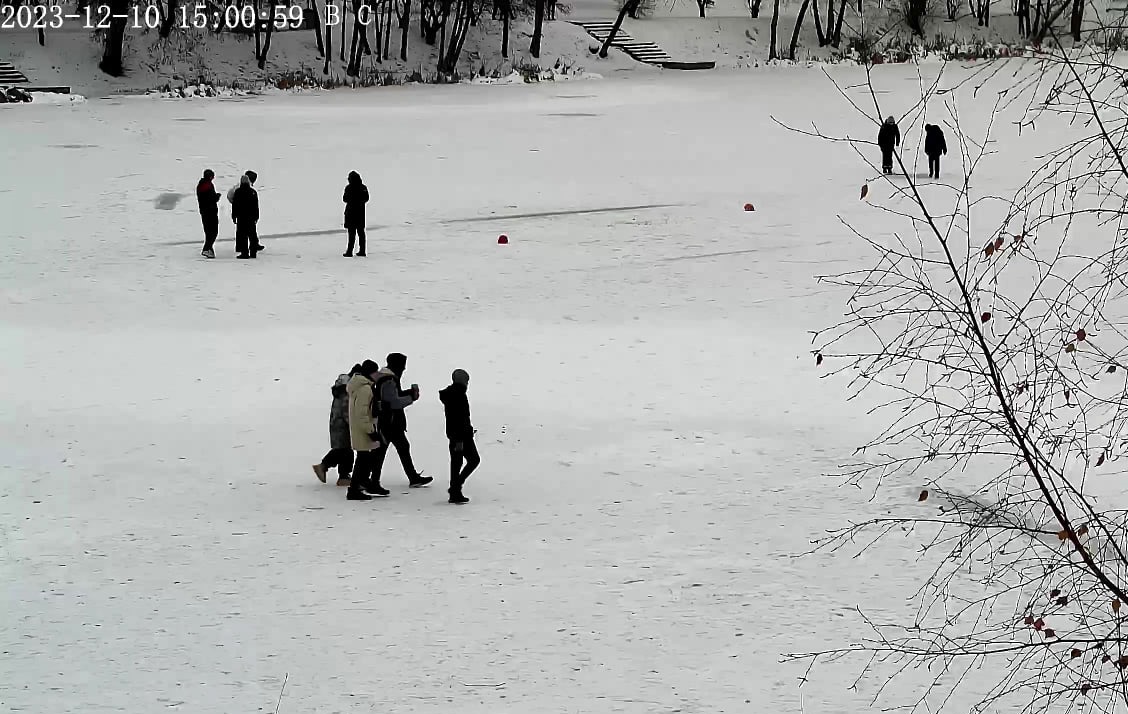 Калининградцы десятками выходят на тонкий и рыхлый лёд