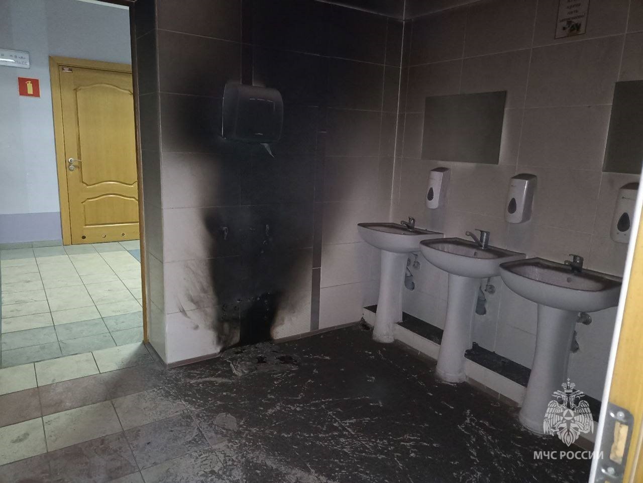 Из гимназии №40 в Калининграде эвакуировали 1600 человек из-за пожара в туалете