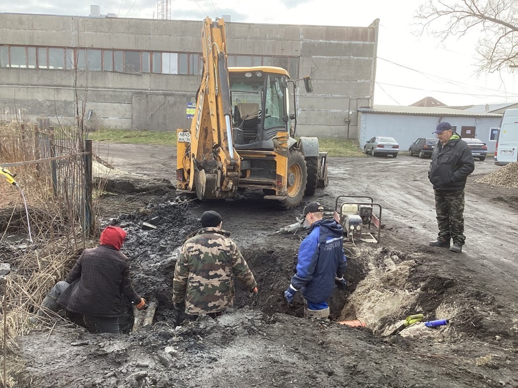 Горячая пора у «Гидротехника»: в Калининграде спасают жителей трёх улиц