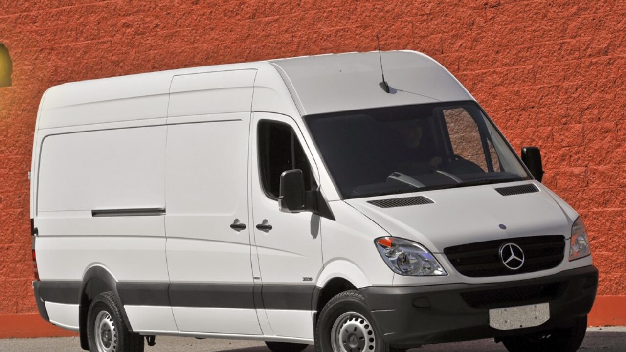 17-летний житель Калининграда угнал микроавтобус Mercedes Sprinter - Мой  Калининград