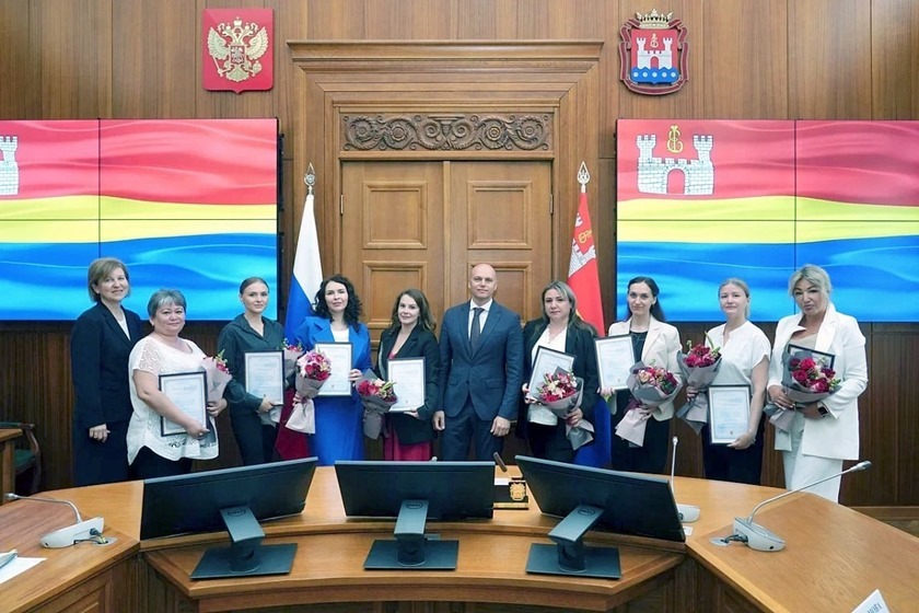 Восемь педагогов из Калининградской области получили жилищные сертификаты
