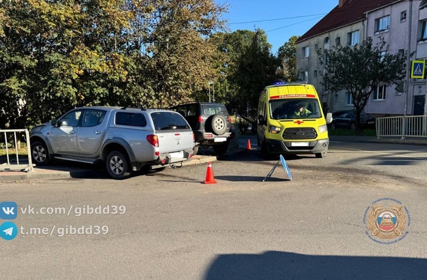 82-летняя пассажирка пострадала в результате ДТП на перекрестке улиц Гагарина и Стрелецкой в Калининграде