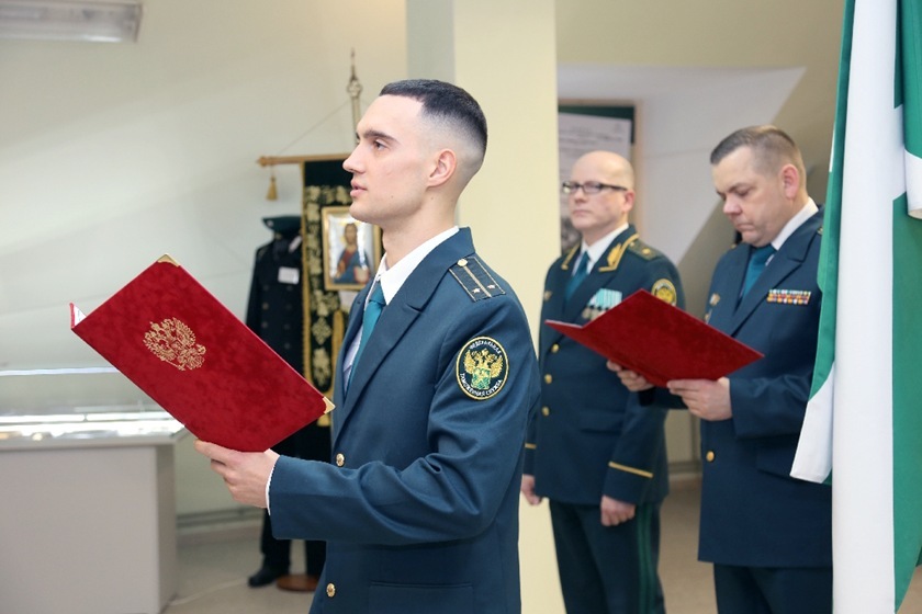 Калининградские таможенники приведены к присяге