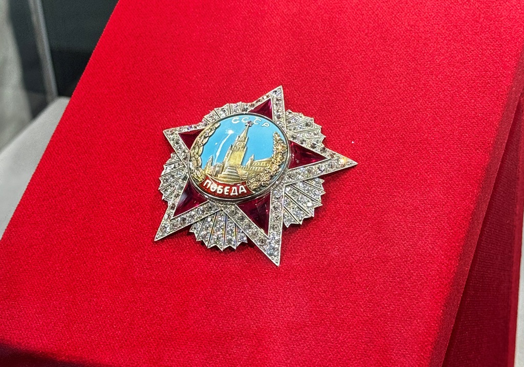 РБК: На стенде «Уралхима» на ПМЭФ экспонируется подлинный орден «Победа»