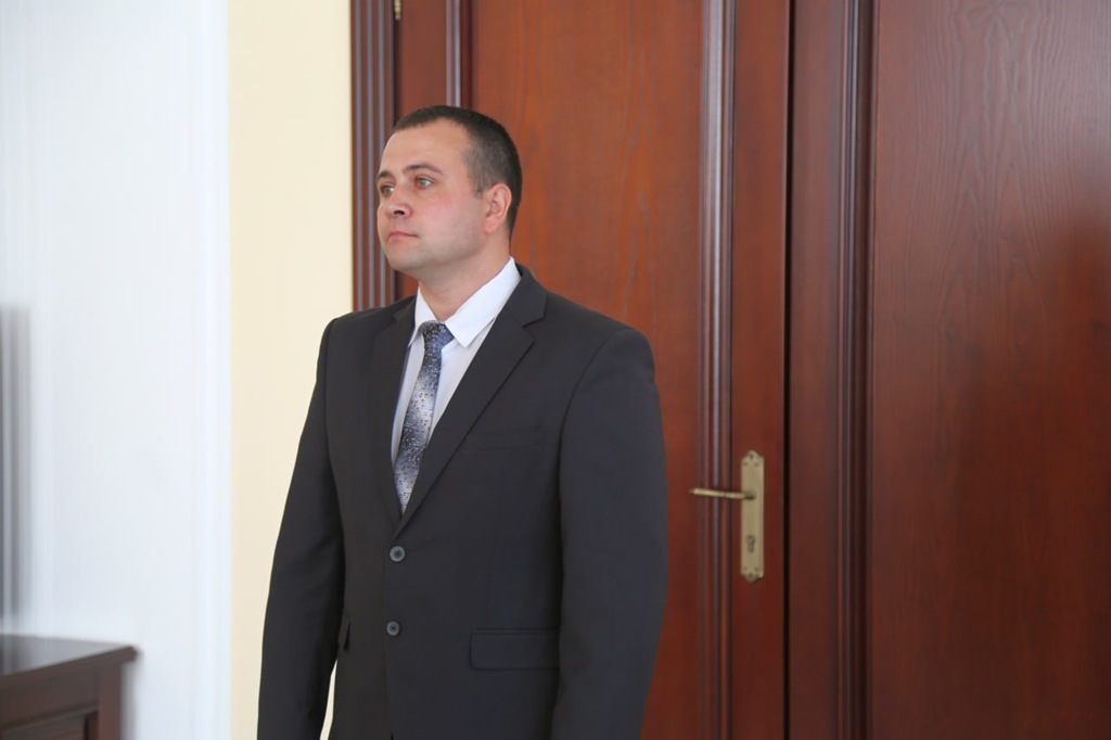 В Калининградском областном суде состоялось торжественное вручение судейского удостоверения