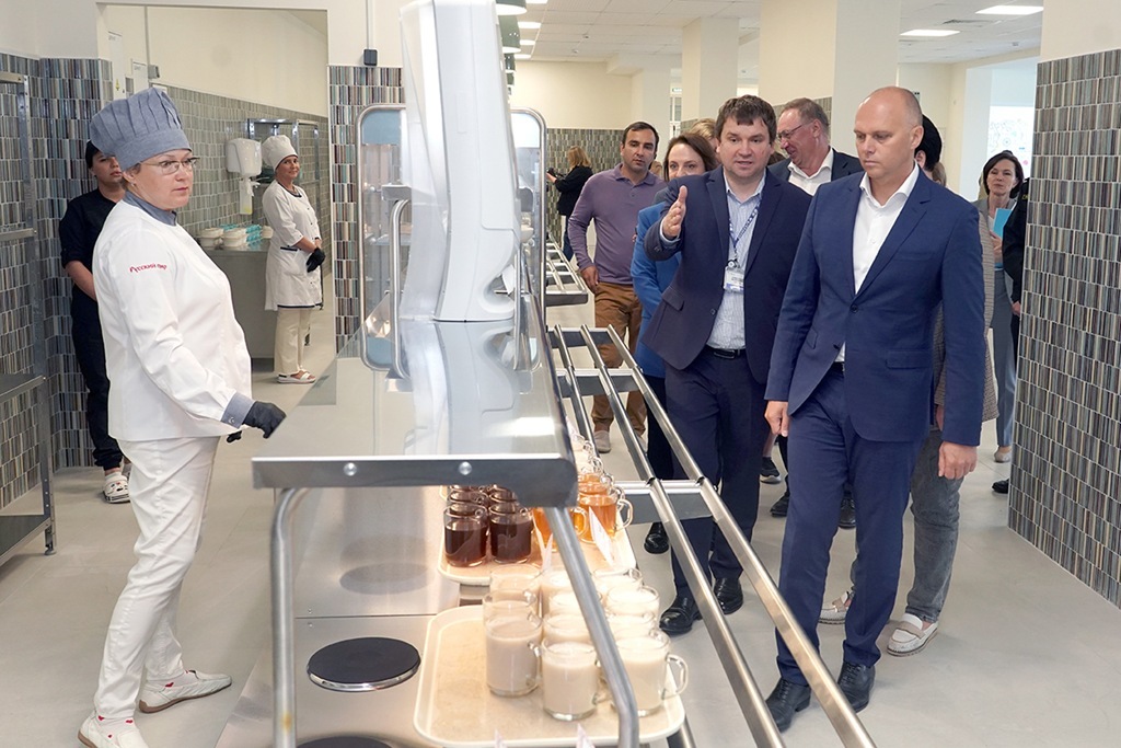 Беспрозванных проверил готовность калининградских школ к новому учебному году