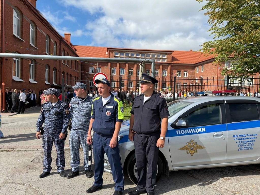 500 полицейских обеспечили безопасности в День знаний в Калининградской области