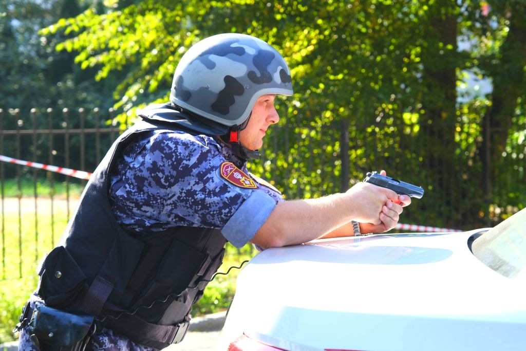 Росгвардейцы задержали пьяного вандала в Калининграде