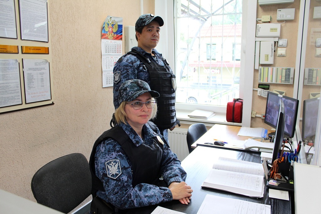 Суд как полигон: калининградские приставы отработали действия на случай теракта и захвата заложников