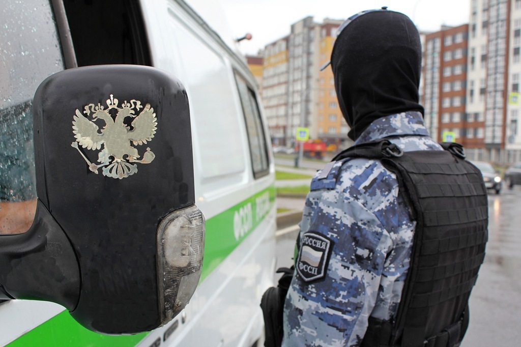 Судебные приставы помогли калининградке взыскать почти миллион за разбитый автомобиль