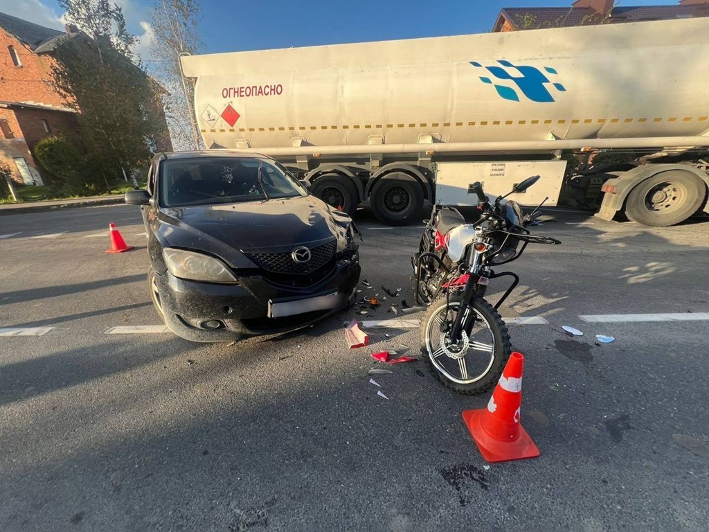 В ДТП под Калининградом пострадали двое подростков на мопеде