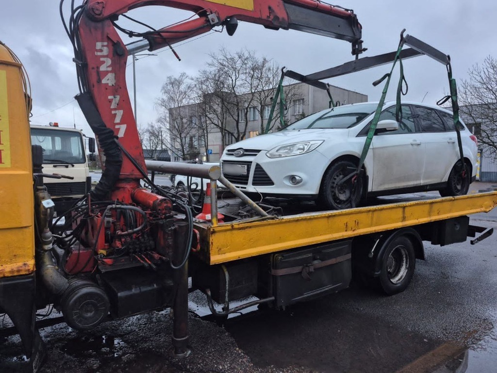 В Калининграде продолжается кампания по очистке улиц от бесхозных автомобилей