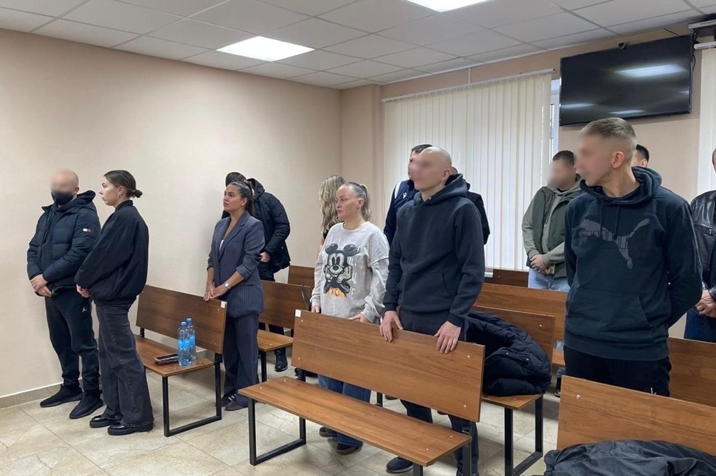 Четверо калининградцев осуждены за торговлю янтарем на 96 млн рублей Четверо калининградцев осуждены за торговлю янтарем на 96 млн рублей