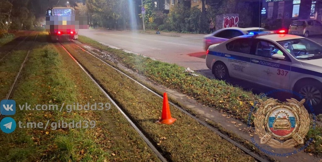 В Калининграде трамвай сбил подростка на Аллее Смелых В Калининграде трамвай сбил подростка на Аллее Смелых