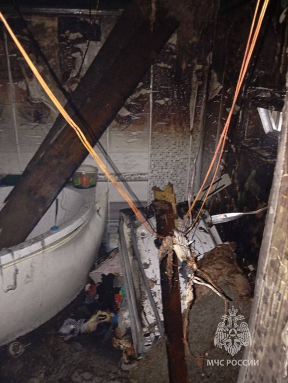 В Калининграде огнеборцы спасли шестерых человек из огненной ловушки В Калининграде огнеборцы спасли шестерых человек из огненной ловушки