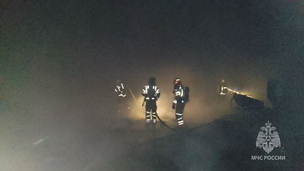 На пожаре в калининградском ангаре обнаружен погибший На пожаре в калининградском ангаре обнаружен погибший