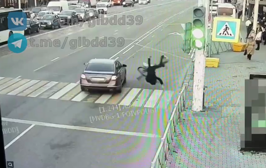 В Калининграде на Ленинском проспекте сбили велосипедиста