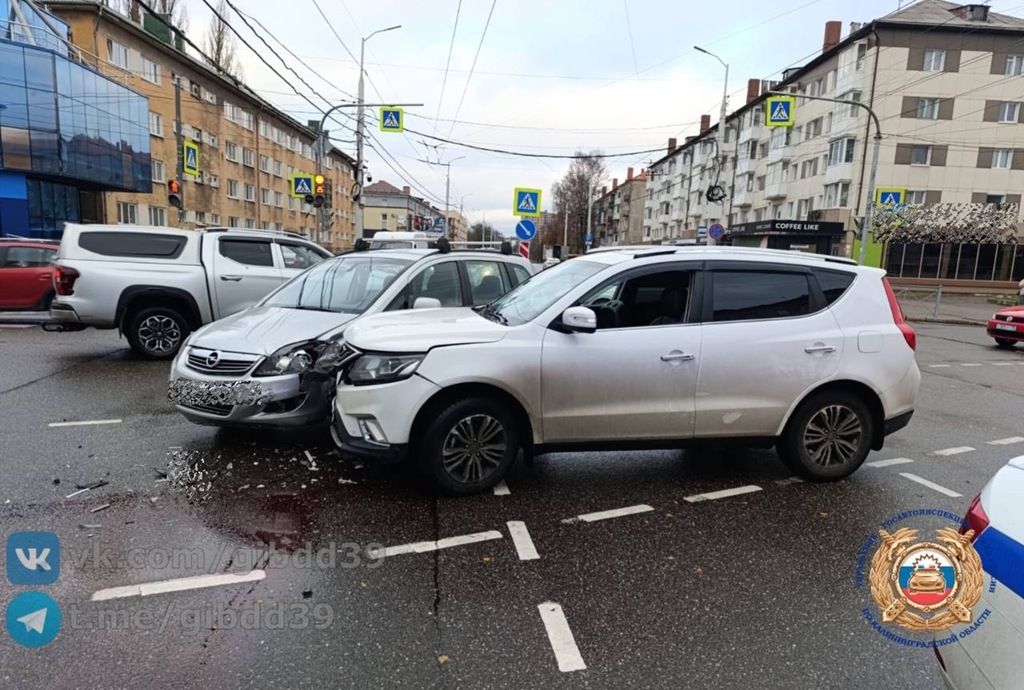 В Калининграде на улице Горького произошло ДТП с пострадавшим В Калининграде на улице Горького произошло ДТП с пострадавшим
