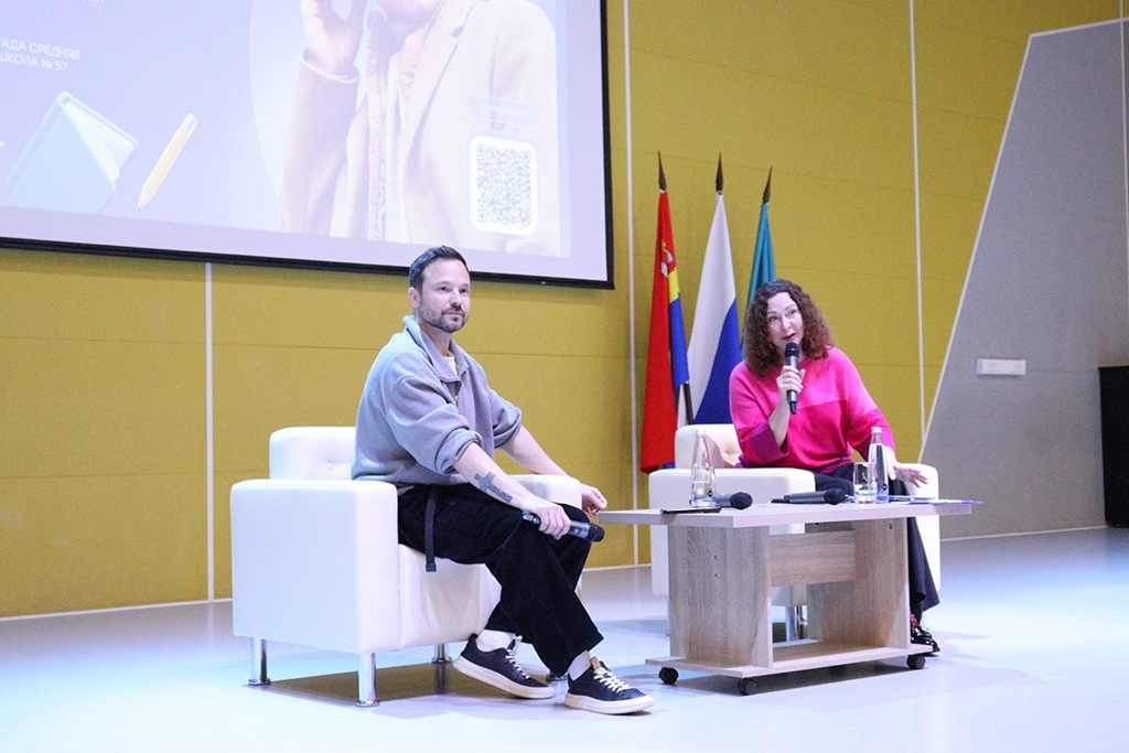 Актер Алексей Чадов провёл творческую встречу с калининградскими школьниками Актер Алексей Чадов провёл творческую встречу с калининградскими школьниками