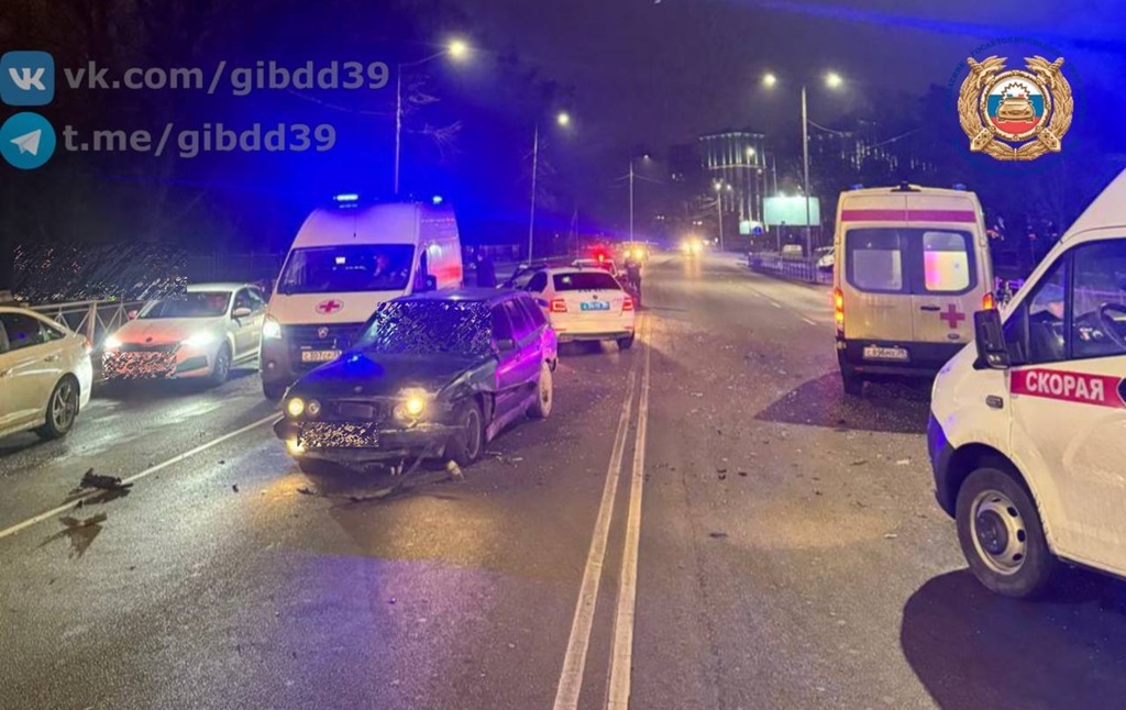В Калининграде на Гвардейском проспекте произошло столкновение трёх автомобилей В Калининграде на Гвардейском проспекте произошло столкновение трёх автомобилей