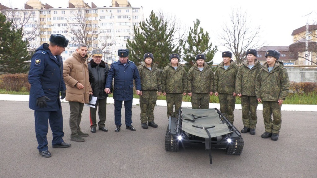 В Ставрополе общественники передали в часть ВДВ радиоуправляемую платформу для эвакуации раненых