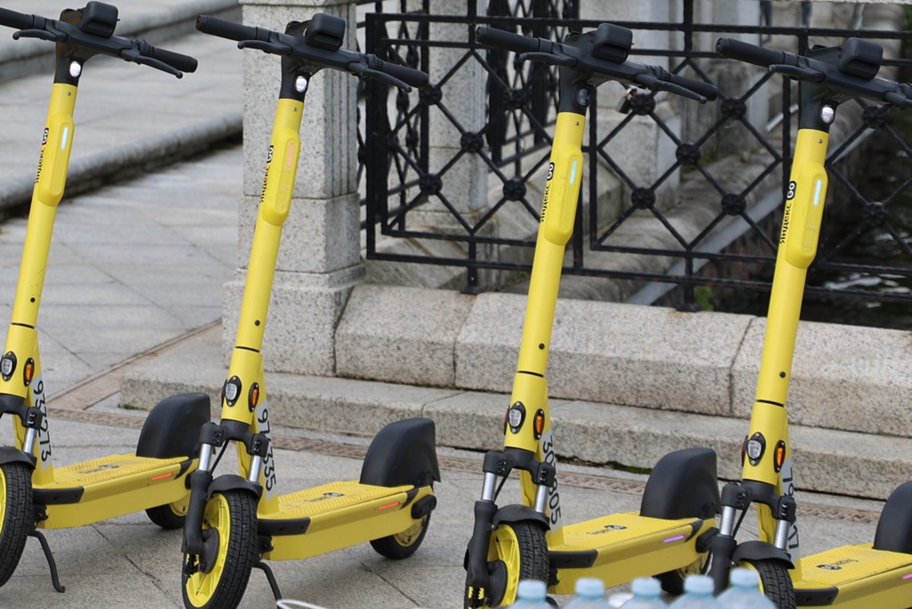 С подростка и его матери требуют 600 тысяч за наезд на пенсионерку на электросамокате С подростка и его матери требуют 600 тысяч за наезд на пенсионерку на электросамокате