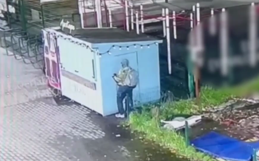 В Калининграде задержали мужчину, укравшего протеиновые батончики и деньги из киоска