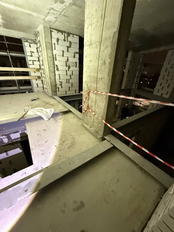 В Калининграде рабочий получил травмы после падения на стройке, СК проводит проверку