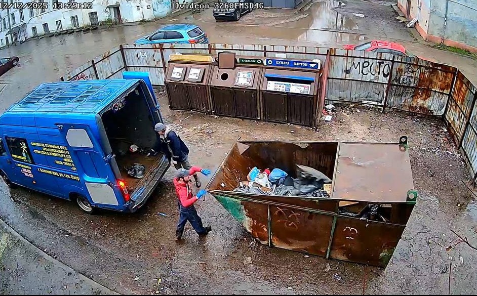 На улице Невского в Калининграде зафиксированы нарушения правил сброса мусора