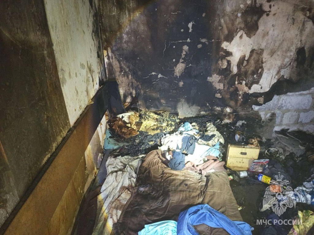 В Калининграде спасли 13 человек при пожаре из-за сигареты