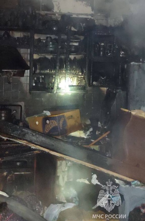 В Калининграде спасли человека и предотвратили взрыв на пожаре