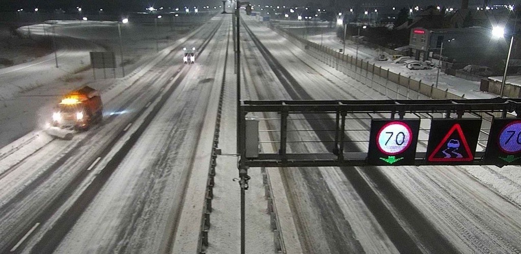 Снежный марафон в Калининграде: за сутки очистили 20 тысяч километров дорог