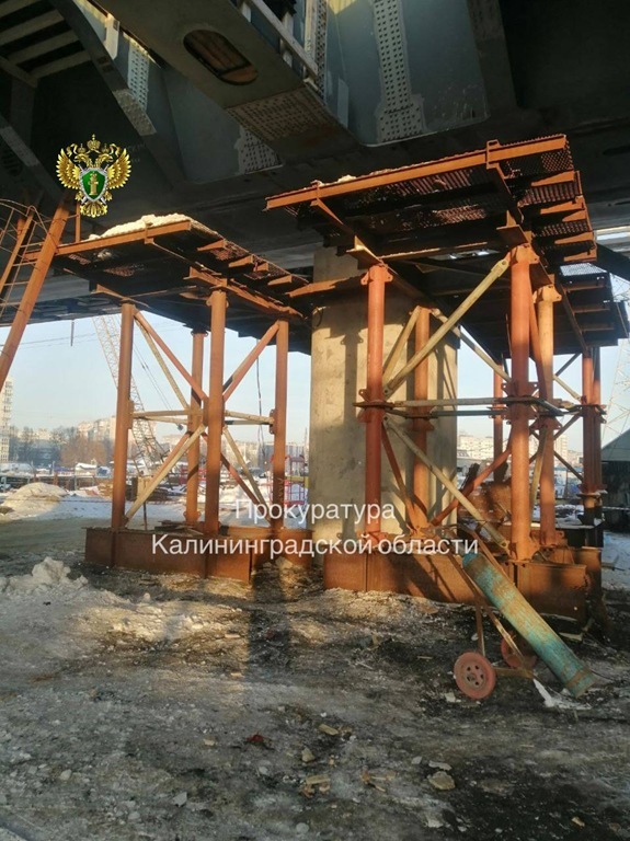 Сварщик в Калининграде упал с высоты при работе без страховки