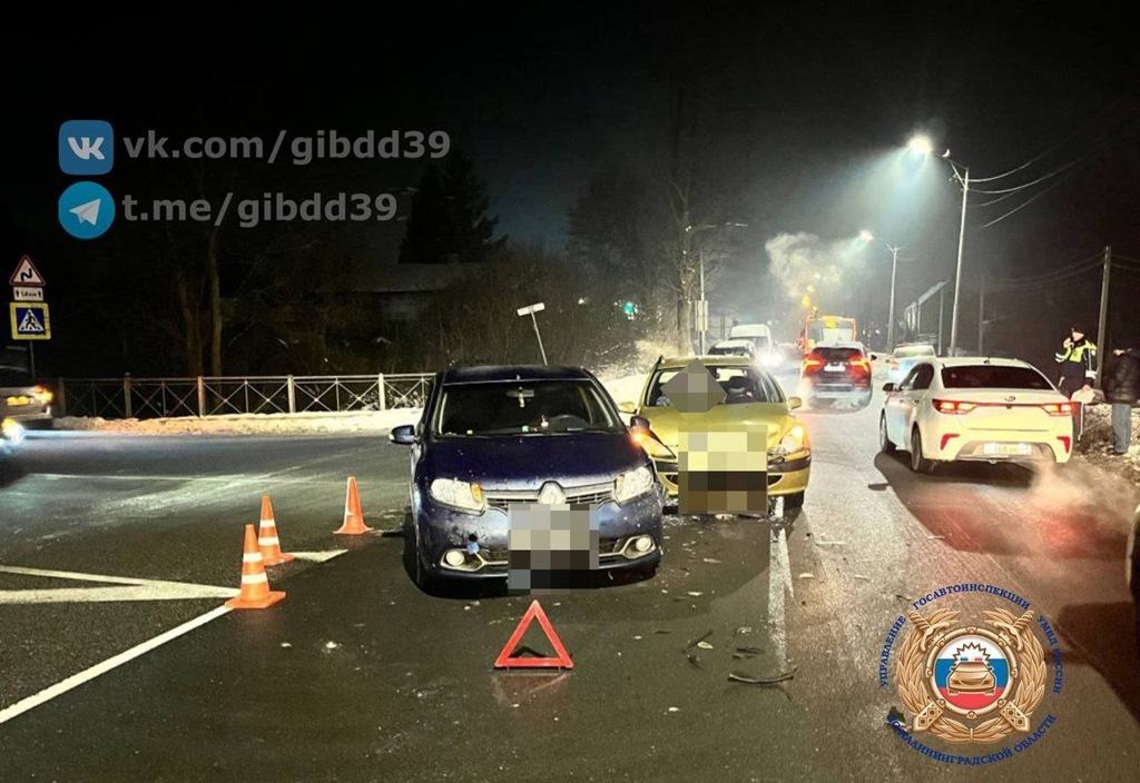 На выезде из Калининграда 18-летняя водитель не уступила дорогу и попала в аварию
