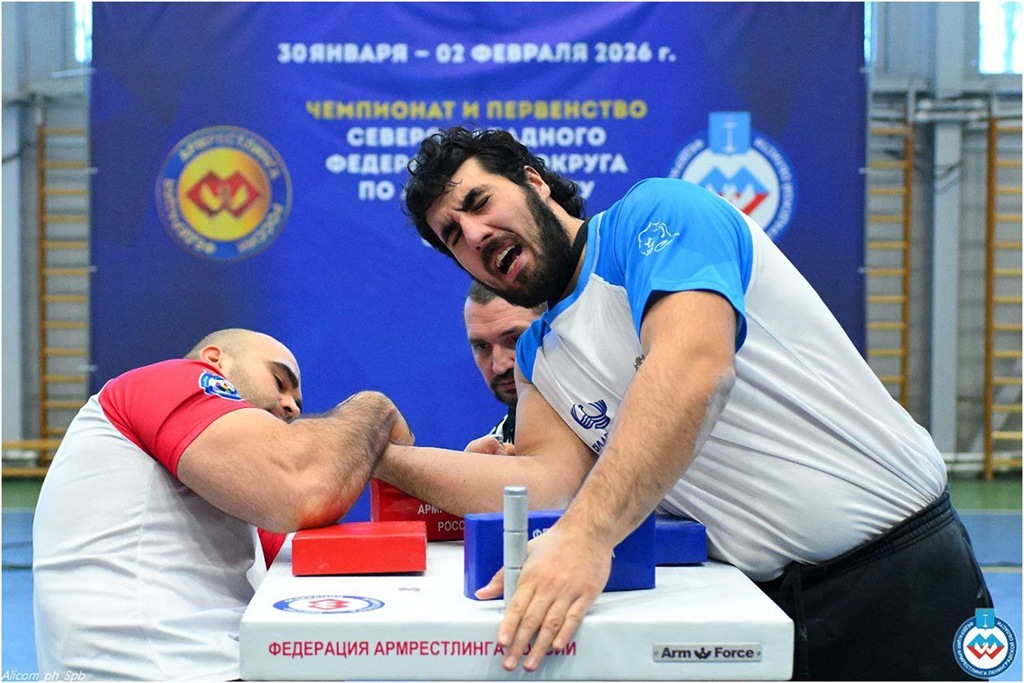 Калининградские армрестлеры взяли бронзу Северо-Запада