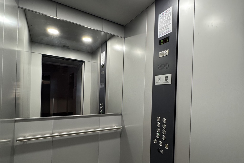 В Калининградской области нашли способ менять лифты до аварии