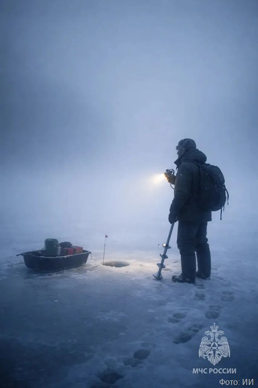 Двое рыбаков заблудились в темноте на льду: спасатели и пограничники провели ночную эвакуацию