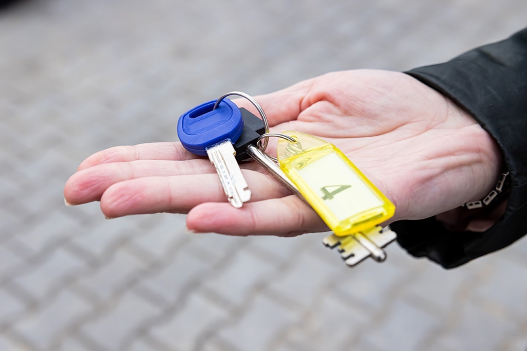 20-летний калининградец перевел &laquo;арендодателю&raquo; 45 тысяч и остался без квартиры и без денег