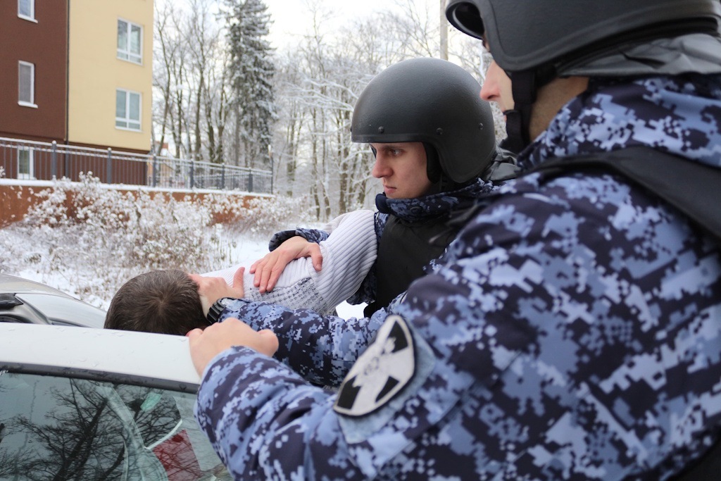 Элитный сыр по карманам: росгвардейцы задержали вора на Московском проспекте