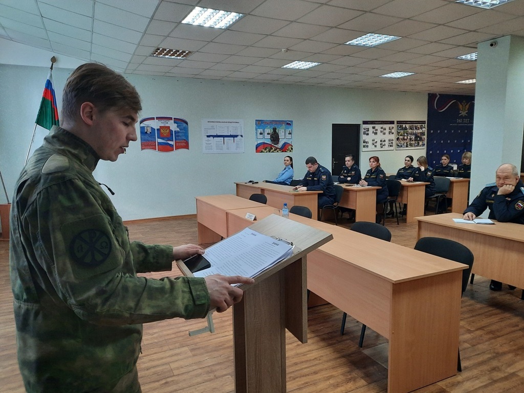 Судебным приставам Калининграда рассказали о Героях России, погибших в первые дни СВО